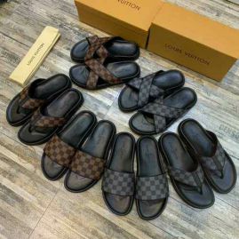 Picture of LV Slippers _SKU397800537422104